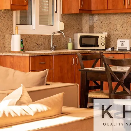 Asterea In Ratzakli Village, 5 Minutes From Kaminia & Mounda Beach! Villa *