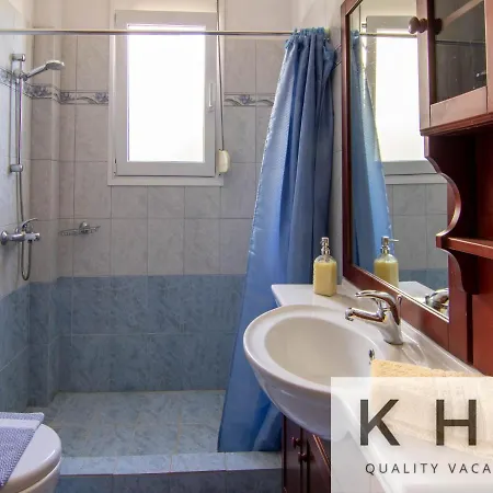 Asterea In Ratzakli Village, 5 Minutes From Kaminia & Mounda Beach!