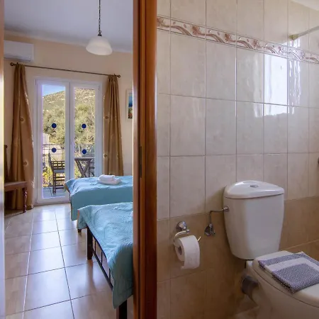 Asterea In Ratzakli Village, 5 Minutes From Kaminia & Mounda Beach! *