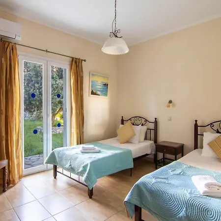 Asterea In Ratzakli Village, 5 Minutes From Kaminia & Mounda Beach! *