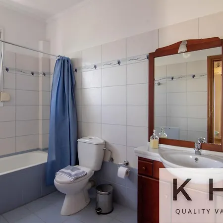 Asterea In Ratzakli Village, 5 Minutes From Kaminia & Mounda Beach! Villa
