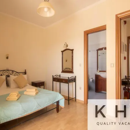 Asterea In Ratzakli Village, 5 Minutes From Kaminia & Mounda Beach! Villa