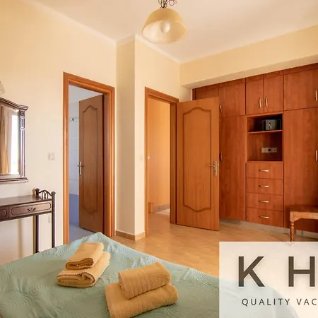 Asterea In Ratzakli Village, 5 Minutes From Kaminia & Mounda Beach! Villa *