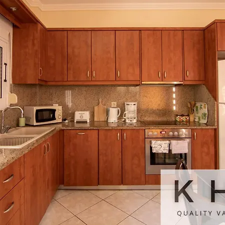 Asterea In Ratzakli Village, 5 Minutes From Kaminia & Mounda Beach! *