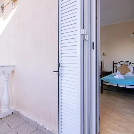 Asterea In Ratzakli Village, 5 Minutes From Kaminia & Mounda Beach! * Ratzaklion