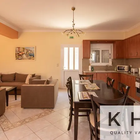 Вилла Asterea In Ratzakli Village, 5 Minutes From Kaminia & Mounda Beach!