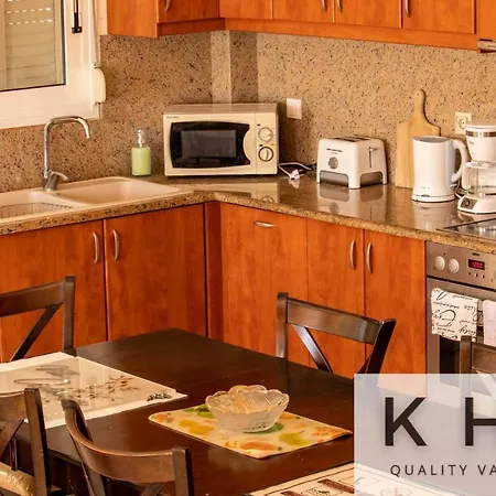 Asterea In Ratzakli Village, 5 Minutes From Kaminia & Mounda Beach!